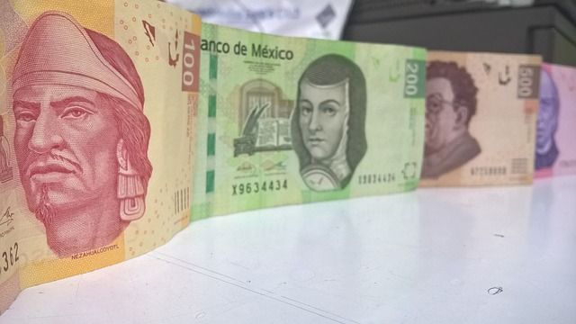 Imagen billetes pesos mexicanos  - creditos